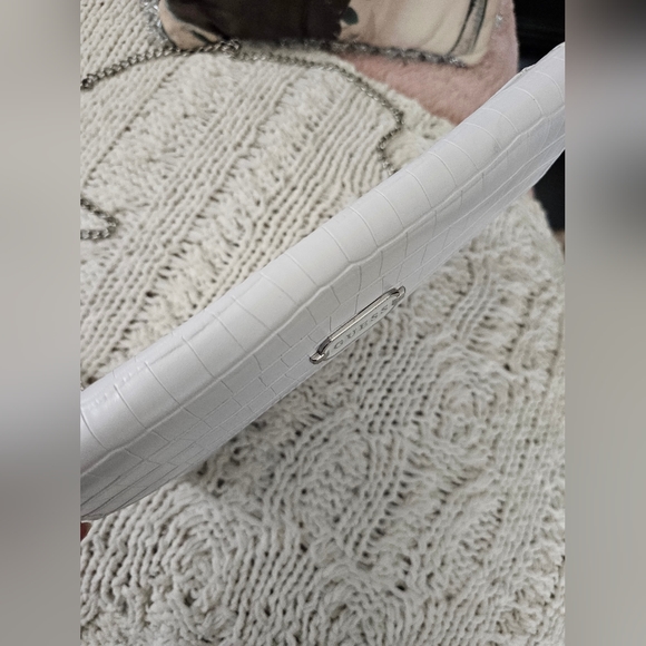 Guess Crossbody Purse - Picture 4 of 8